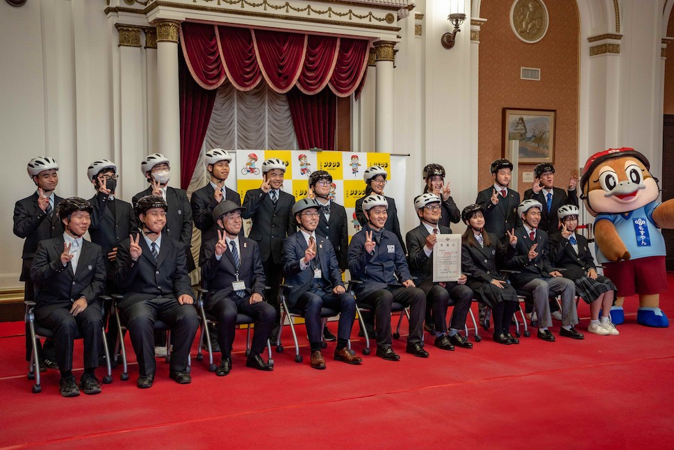 式典参加者たちの集合写真