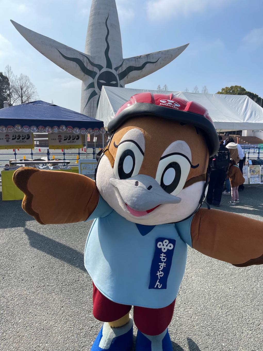 ヘルメットをかぶるもずやん